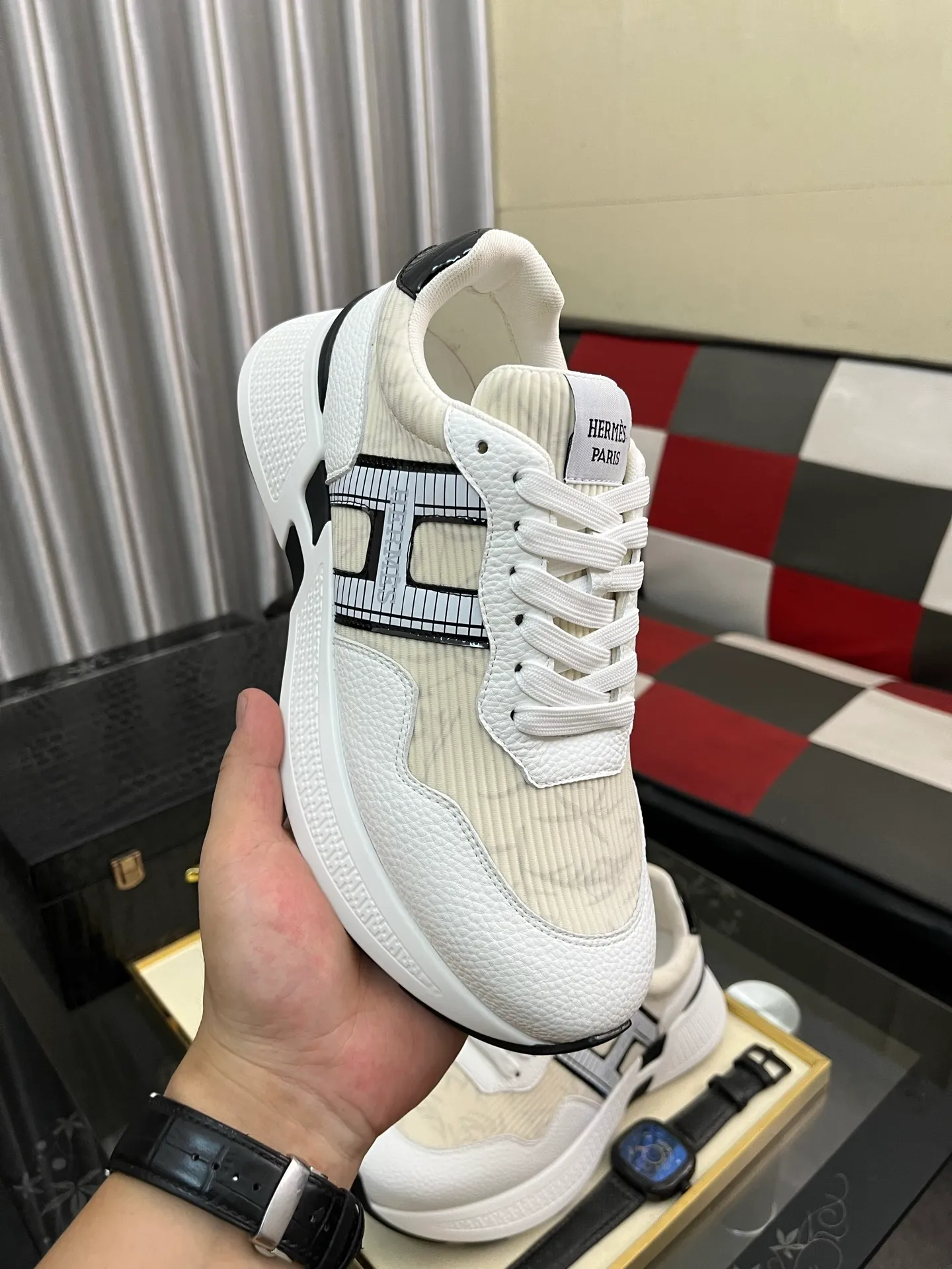 Men's shoes 💰540⌚️⌚️ HERMES/Hermès men's rest sneakers! -High-end quality original casual sports shoes -Upper: high nappa calfskin, forging technology, knitted fabric, shoe brand webbing, injection molded brand logo -Inner: foot pad; water-dyed cowhide -Outsole: ultra-light TPU·rubber; two-color molded outsole -Ultra-high quality control·fine workmanship: highlighted (high-end·luxury·grade) Size: 38-443️⃣Colors available